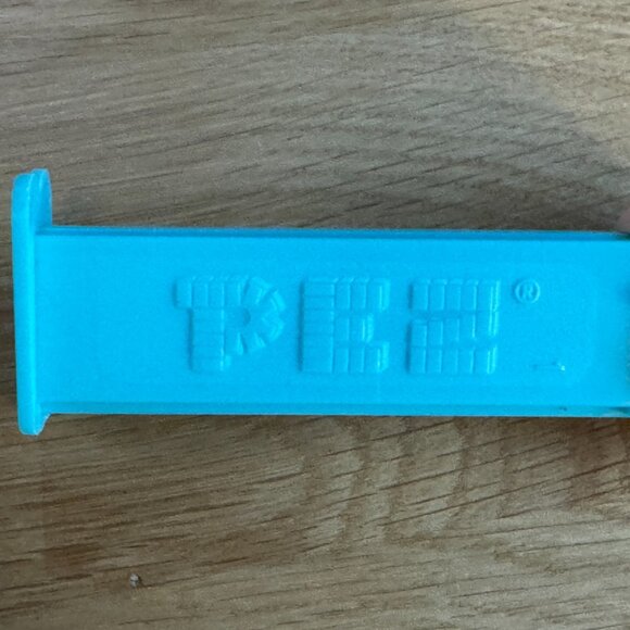 PEZ Candy Dispenser Meet the Robinsons Wilbur, Loose, Blue Stem, Hungary, 2007 - Picture 13 of 16